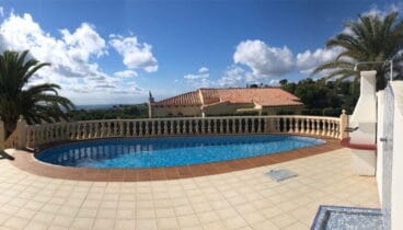 Chalet con piscina en venta en Balcón al Mar – Terramar Costa Blanca