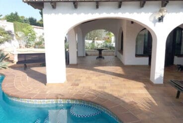 Zona exterior cubierta en chalet en venta en Jávea – Javea Houses Inmobiliaria