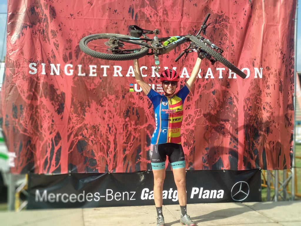 Alicia Margalejo junto a su bicicleta