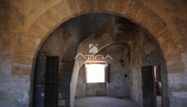 Arco interior en un edificio a la venta en Jávea – Atina Inmobiliaria