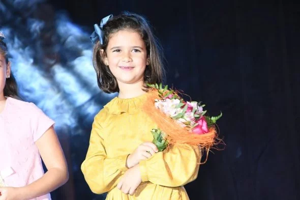 Imagen: Ariadna Serrat, reina infantil de les Fogueres 2020
