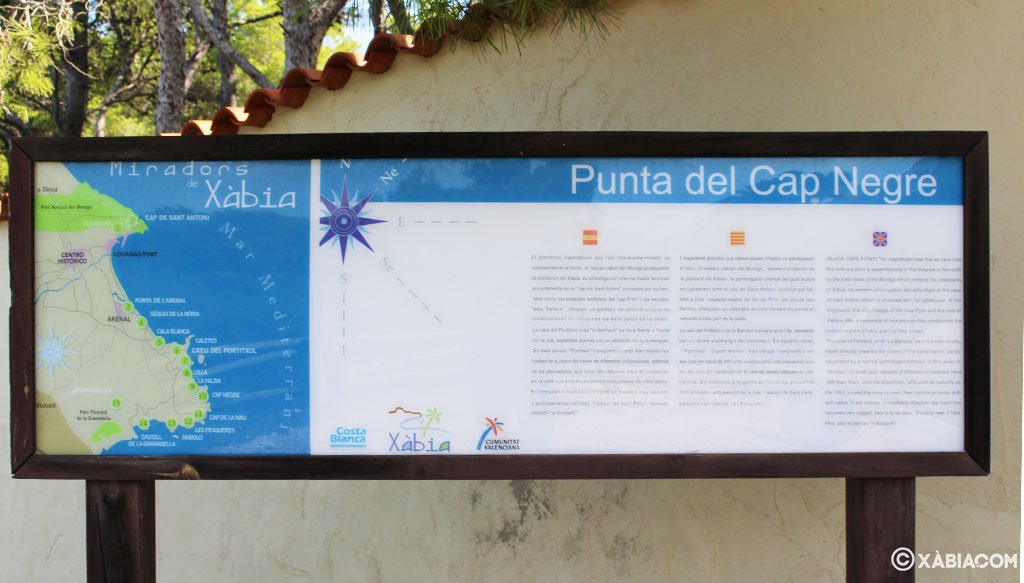 Cartel de información general de los miradores de Jávea e información concreta del Cap Negre