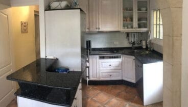 Cocina americana en un chalet en venta en Jávea – Terramar Costa Blanca