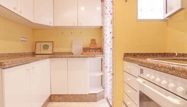 Cocina de un piso en venta dentro de Jávea – MORAGUESPONS Mediterranean Houses
