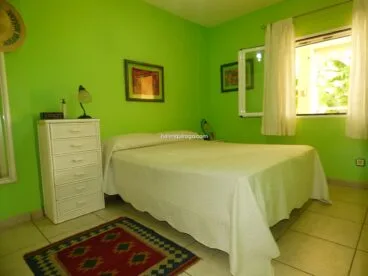Uno de los dos dormitorios de un apartamento en venta en Jávea – Inmobiliaria Belen Quiroga