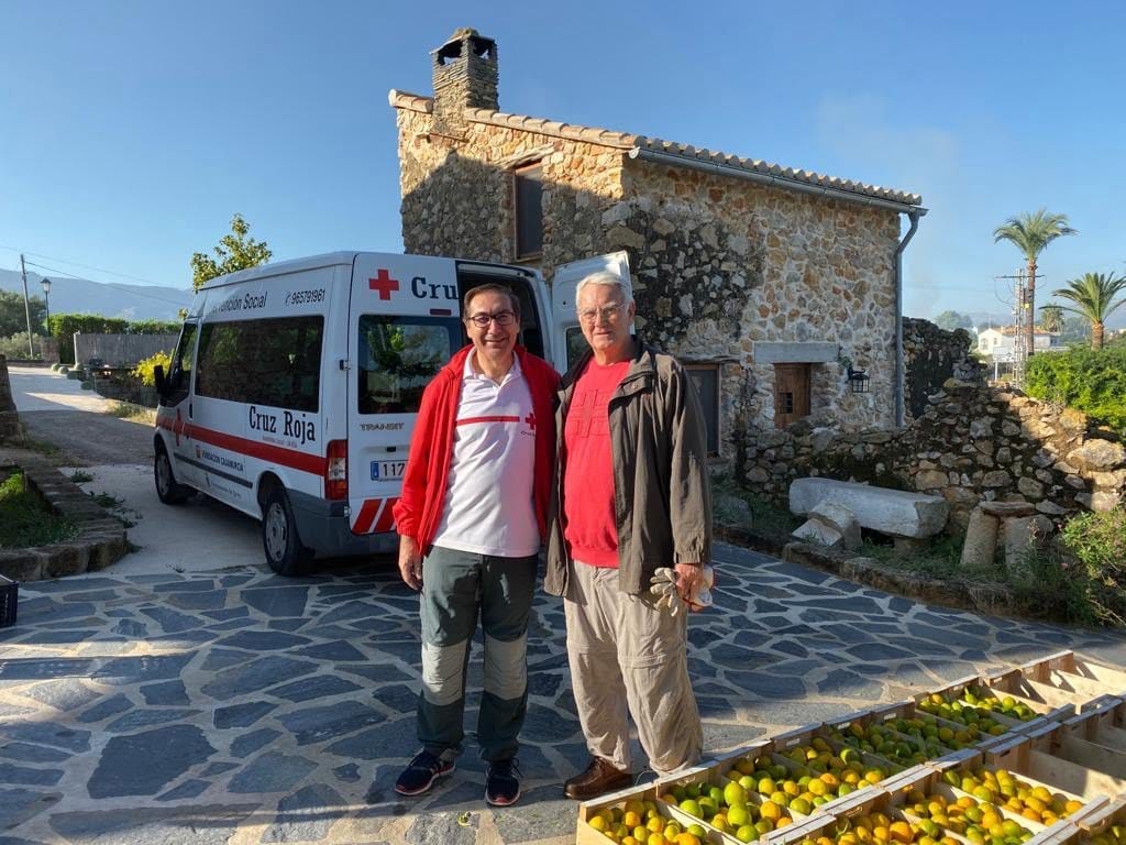 Imagen: El presidente Cruz Roja Jávea junto al presidente de la Fundación