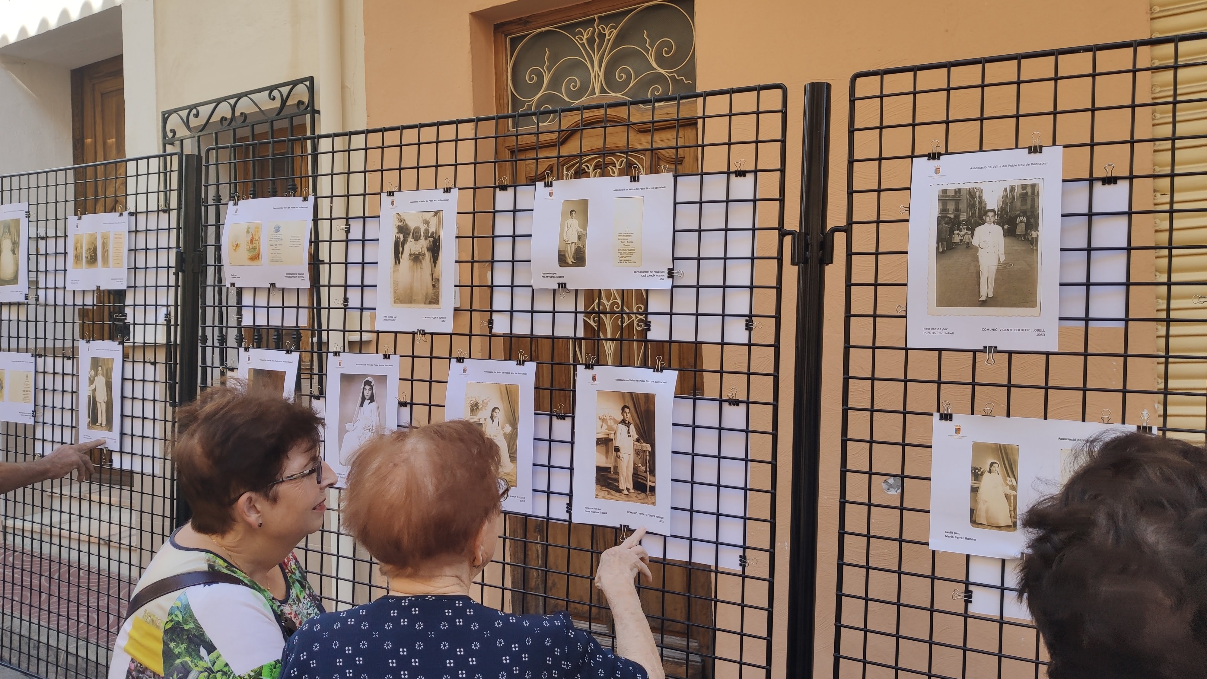 Imagen: Exposición de fotografías antiguas de comunión