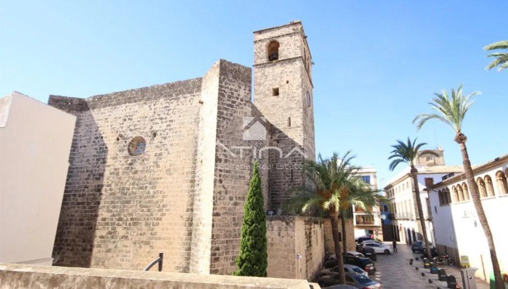 Exterior de edificio histórico a la venta en Jávea - Atina Inmobiliaria