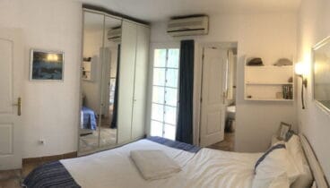 Una de las tres habitaciones de un chalet en venta en Jávea – Terramar Costa Blanca