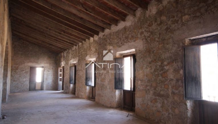 Interior de un edifico histórico a la venta en Jávea - Atina Inmobiliaria