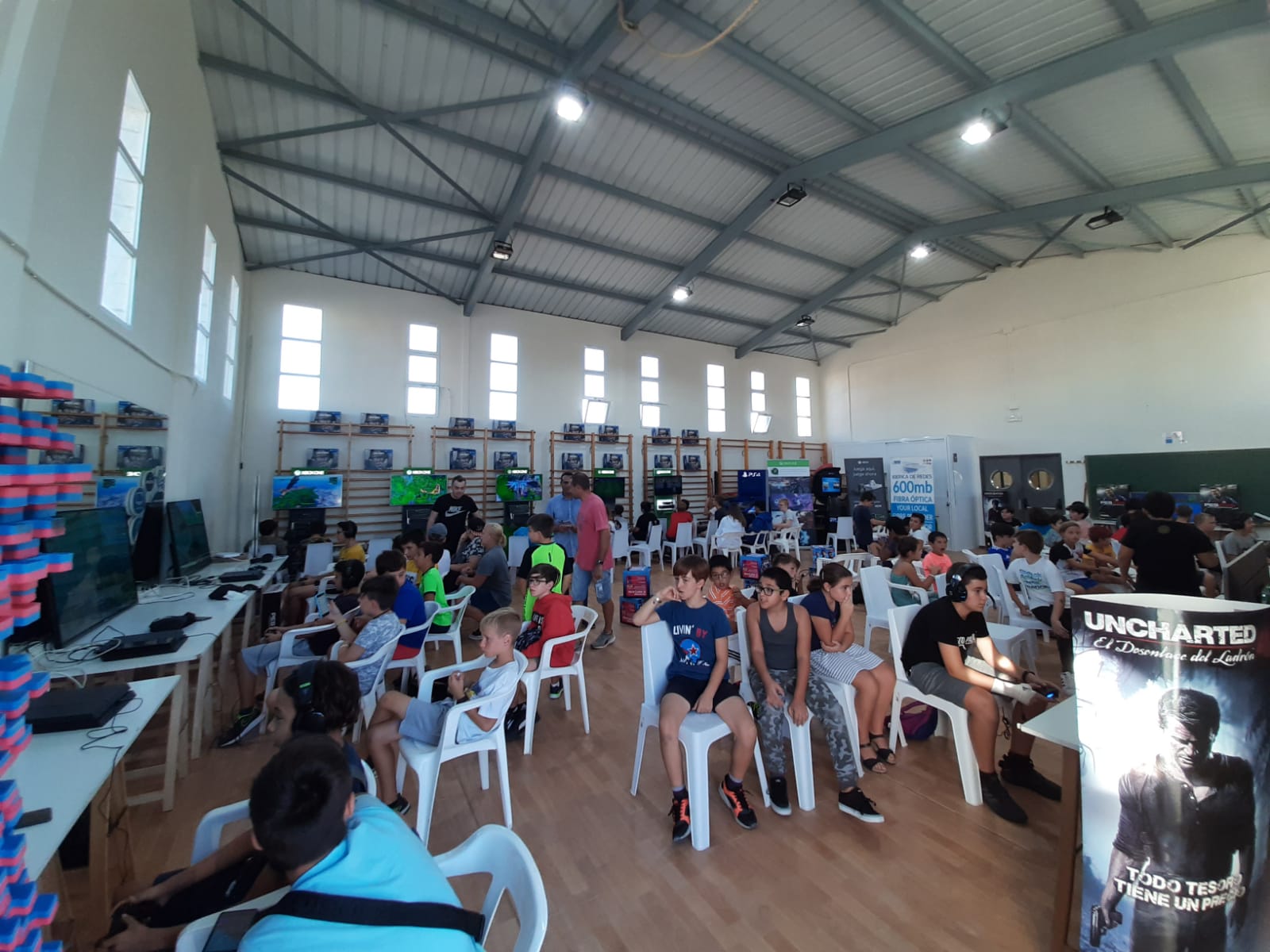 Imagen: Jóvenes participantes en el 'I Gamer Weekend de Benitatxell' (2)