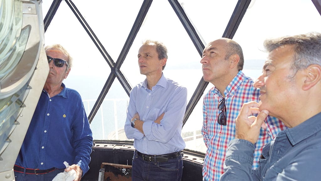 Imagen: Pedro Duque en el Faro de San Antonio