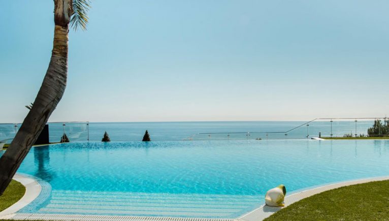 Casa de lujo con piscina infinita - Fine & Country Costa Blanca Norte