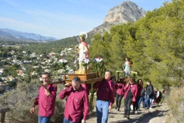 Romería por las inmediaciones de la ermita el día de la festividad