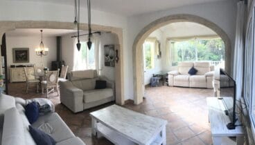 Salón de un chalet en venta en Jávea – Terramar Costa Blanca