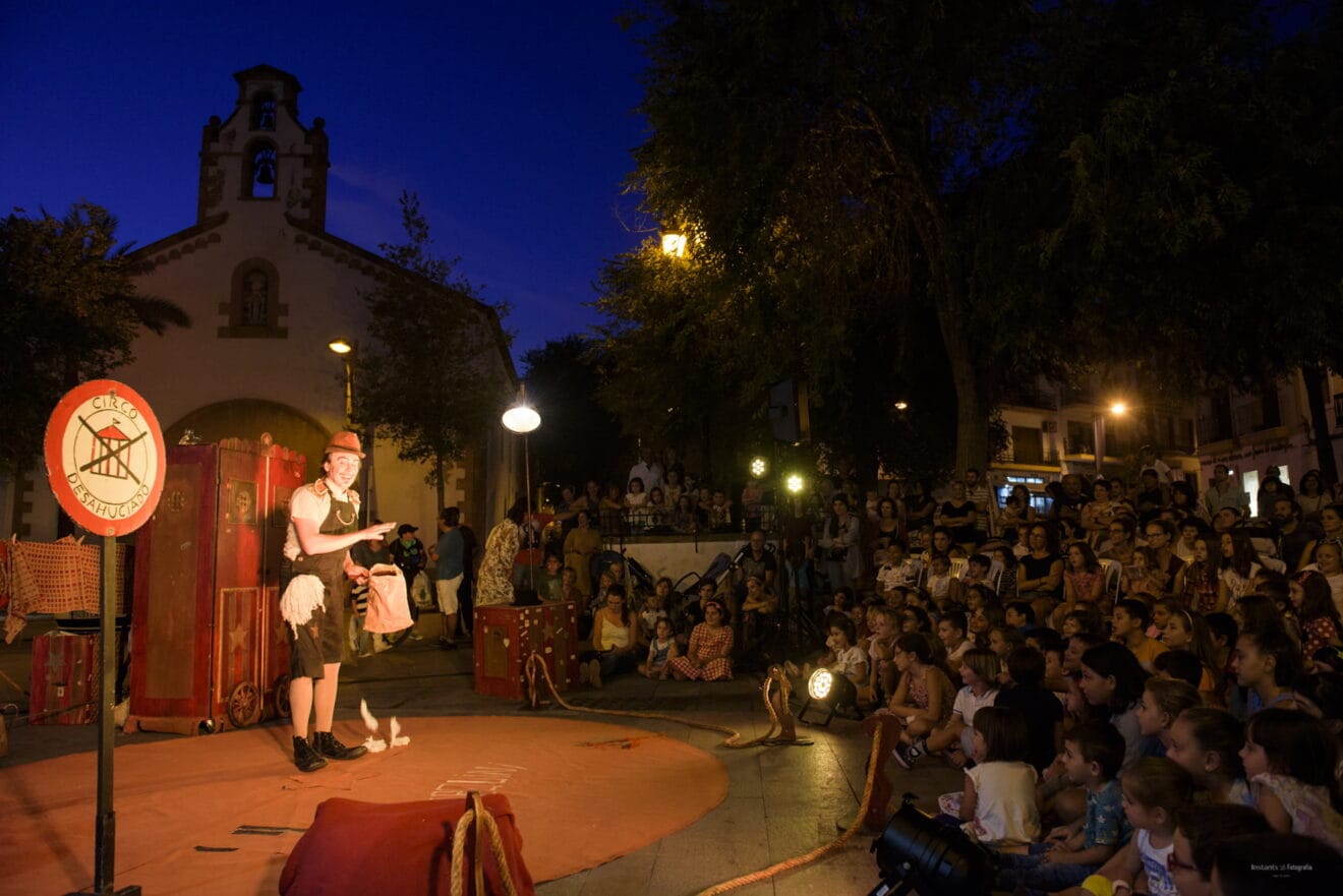 Sesión de teatro de calles en Sorollius 2019