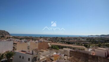 Vistas desde un edificio histórico en el centro de Jávea – Atina Inmobiliaria