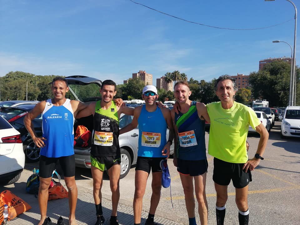 Imagen: Youssef Ahatach, con Moha Rida y otros atletas