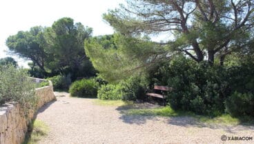 Zona para sentarse en el mirador de Ambolo