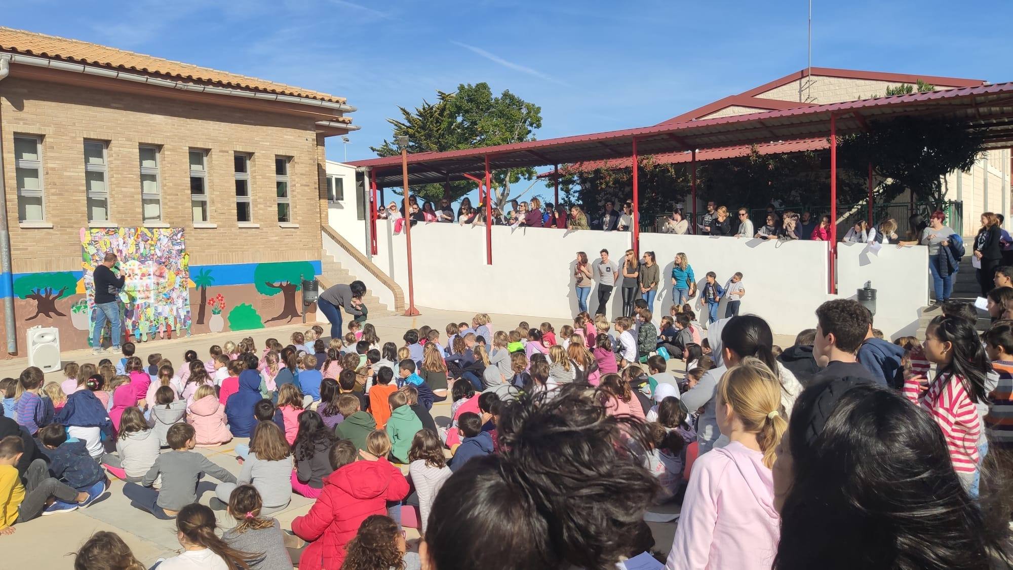 Imagen: Acto en el Colegio Santa María Magdalena de Benitatxell