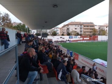 Aficionados en la grada durante el partido del CD Jávea-UD Carcaixent