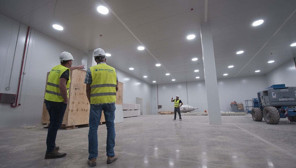 Imagen: La iluminación natural llegando al interior de un recinto comercial - Solatube Levante