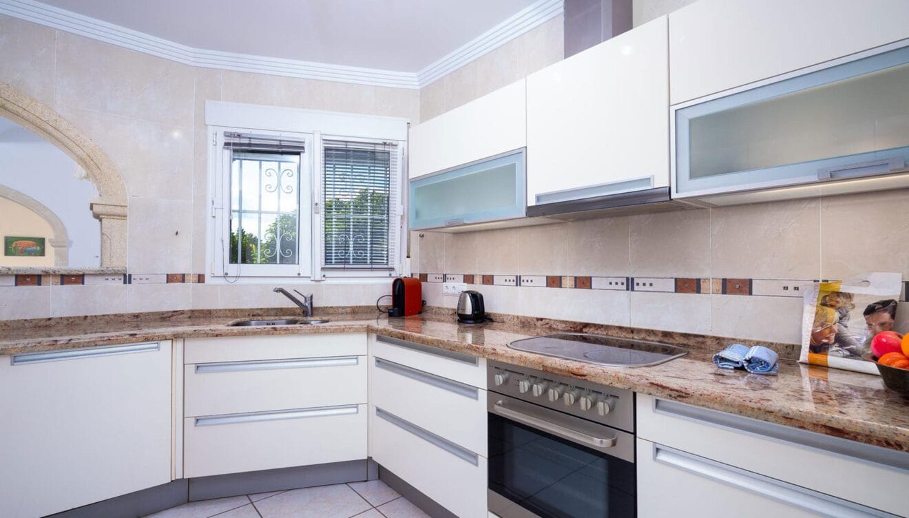Cocina equipada en chalet de vacaciones en Jávea - Aguila Rent a Villa