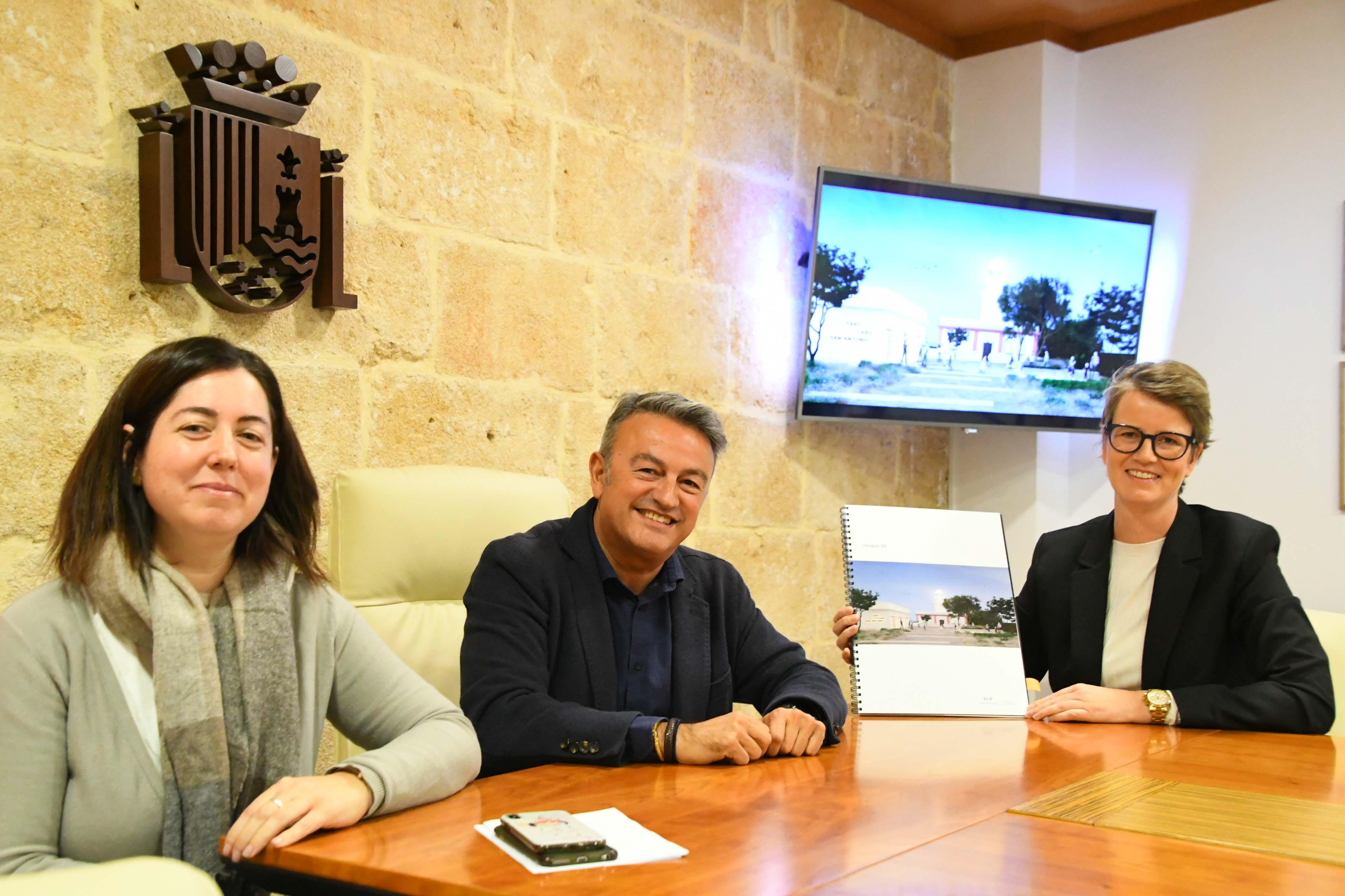 Imagen: En la presentación del anteproyecto del  Faro de San Antonio