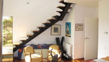 Escalera en una propiedad en venta – AR Luxury Living