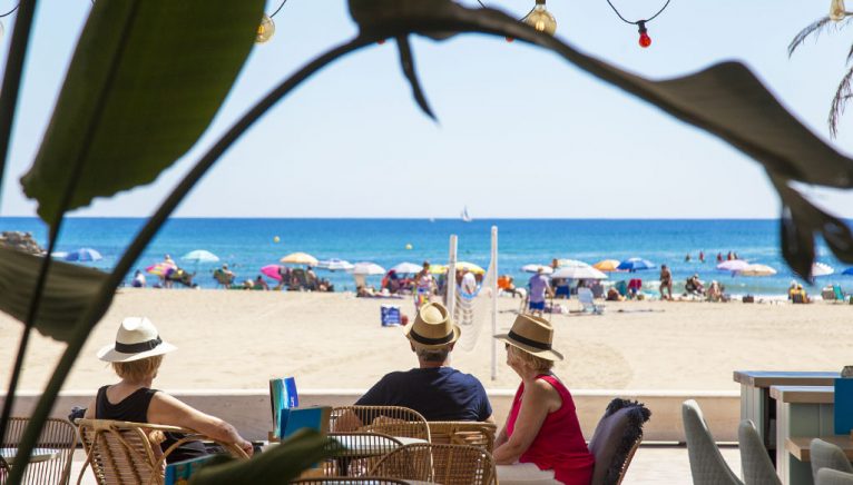 Evento Ammos Beach Clean Up para limpiar la playa del Arenal - Restaurante Ammos