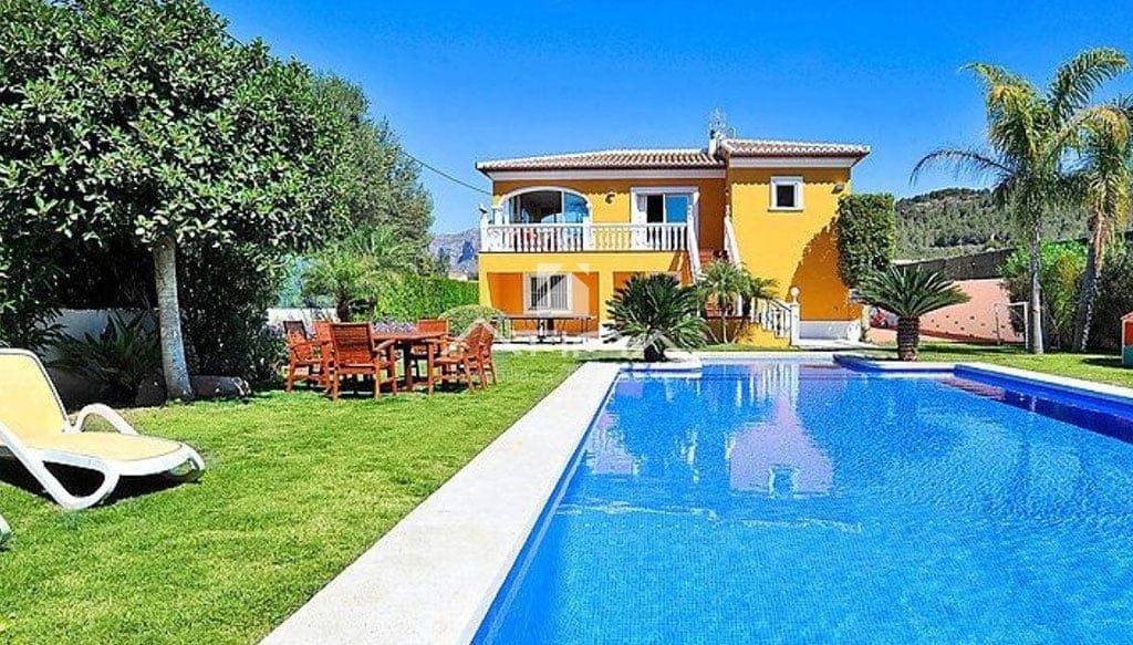 Imagen: Exterior de un chalet en venta junto al campo de golf de Jávea - Atina Inmobiliaria