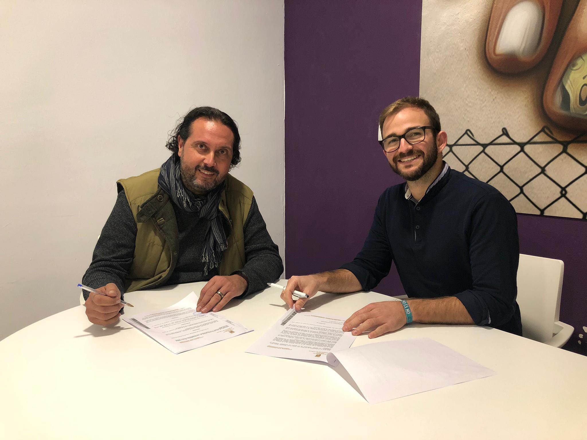 Imagen: Firma del convenio con el Coro Parroquial
