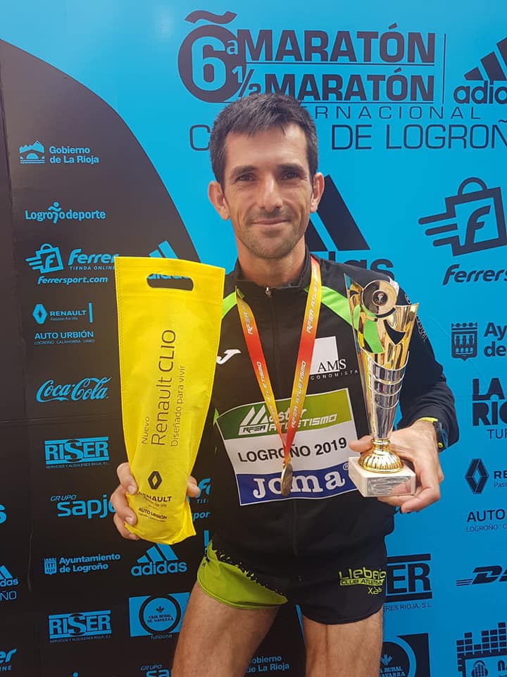 Imagen: José Manuel García Barragán con el trofeo