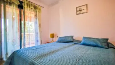 Una de las dos habitaciones de un apartamento en venta en Jávea – L&T Properties
