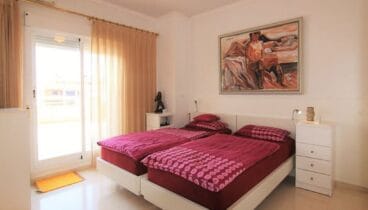 Una de las dos habitaciones de un ático en venta – MORAGUESPONS Mediterranean Houses