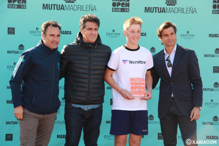 Nacho Serra, vencedor do circuito de tênis Sub-16