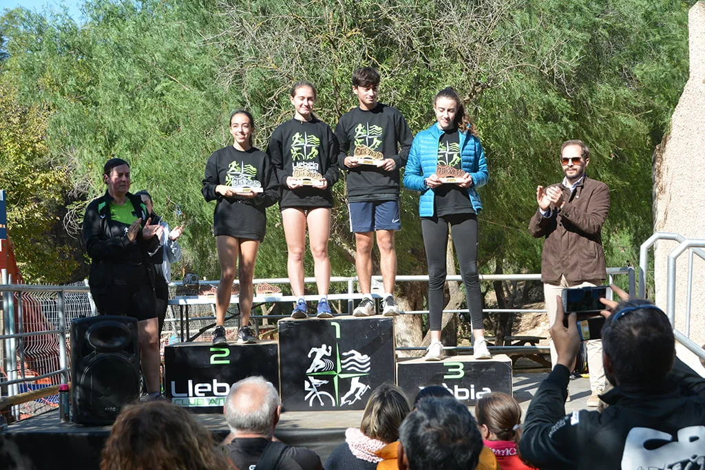 Podio cadete con atletas de Xàbia