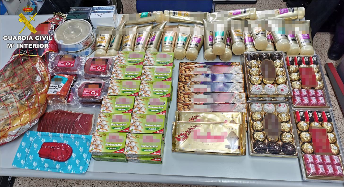 Imagen: Productos sustraídos por ladrones y recuperados por la Guardia Civil
