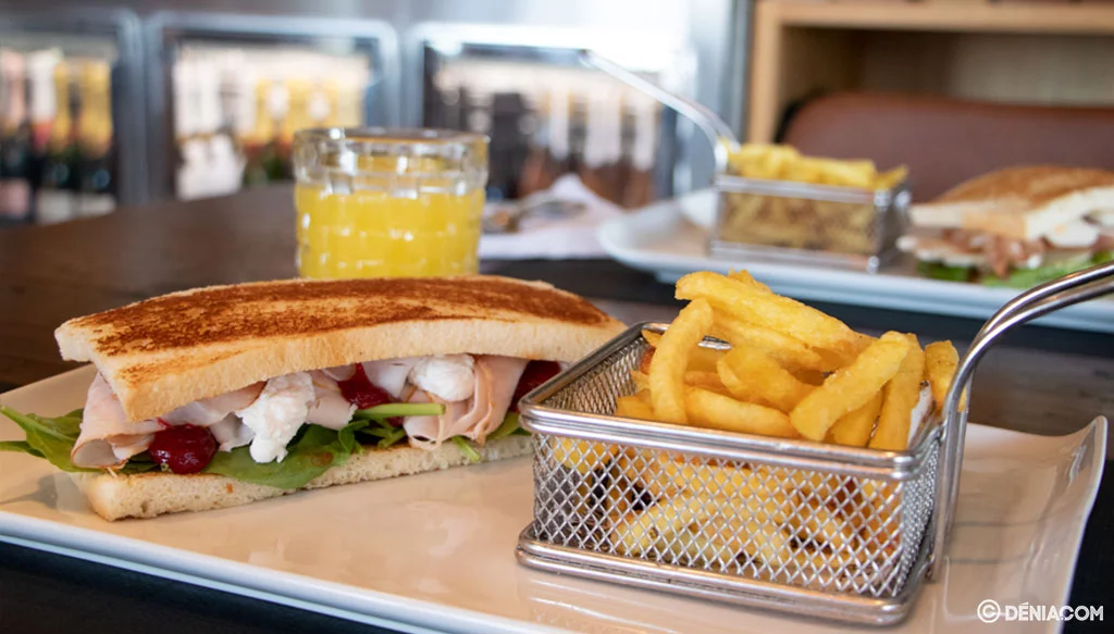 Sandwich con patatas para almorzar – Pa Picar Algo