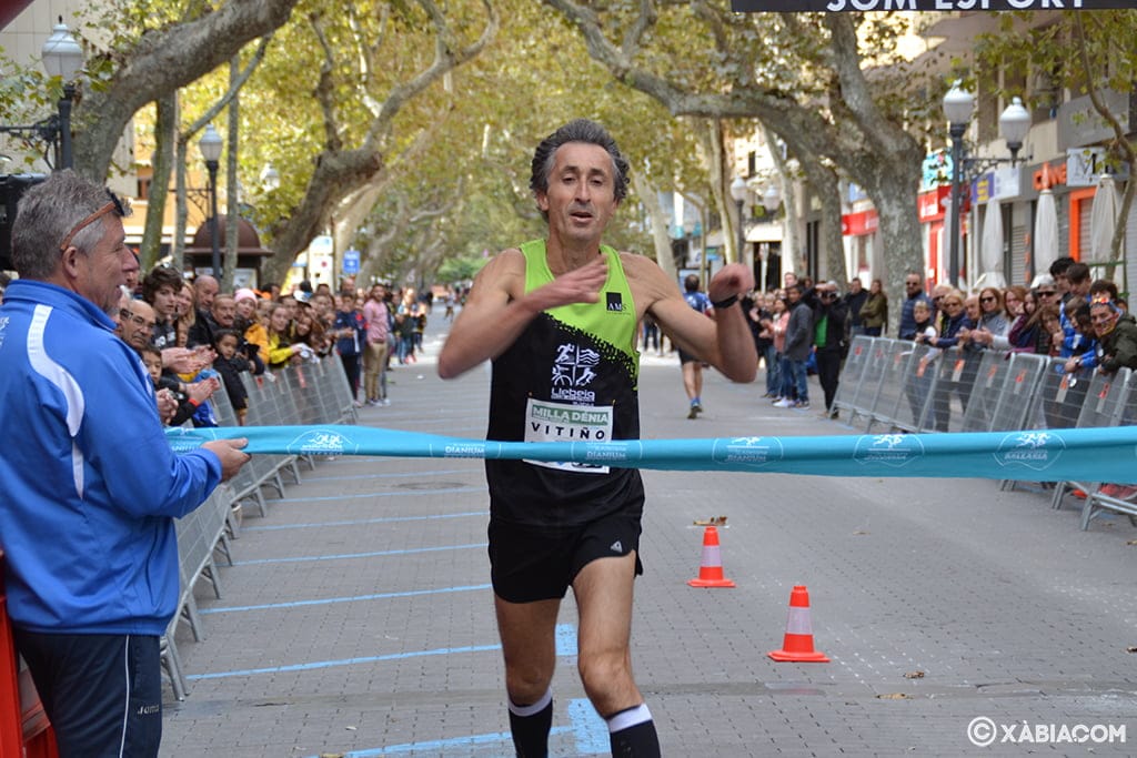 Imagen: Víctor Fernández entrando en meta