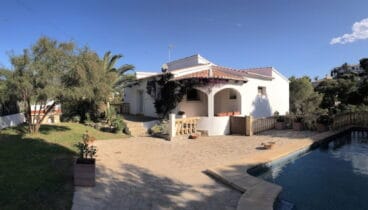 Villa en venta en la zona Ambolo de Jávea – Terramar Costa Blanca