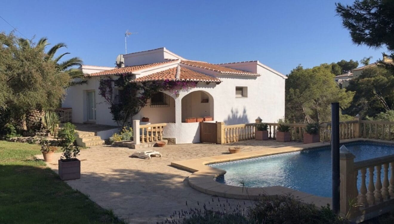 Vista general de una villa en venta en la zona Ambolo - Terramar Costa Blanca