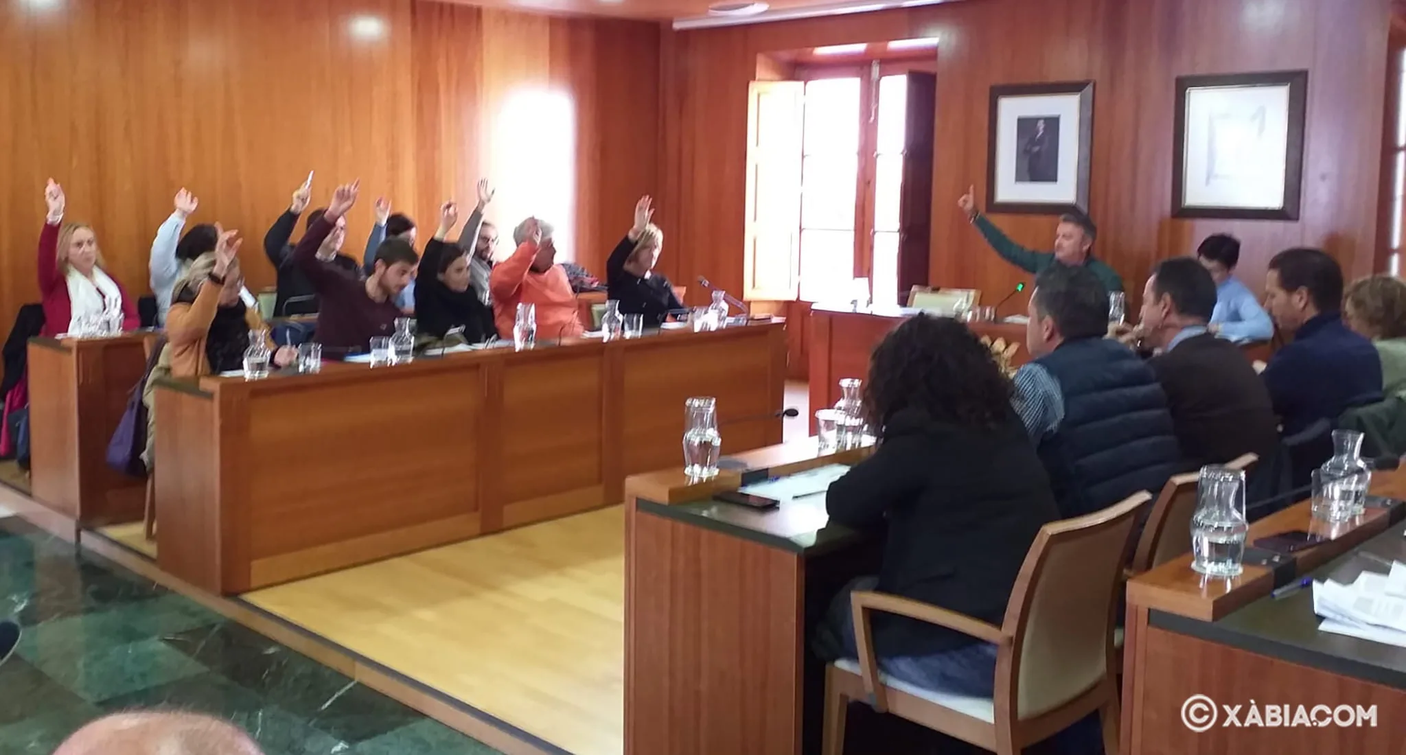 Imagen: Votación de la ratificación del decreto de alcaldía en el pleno