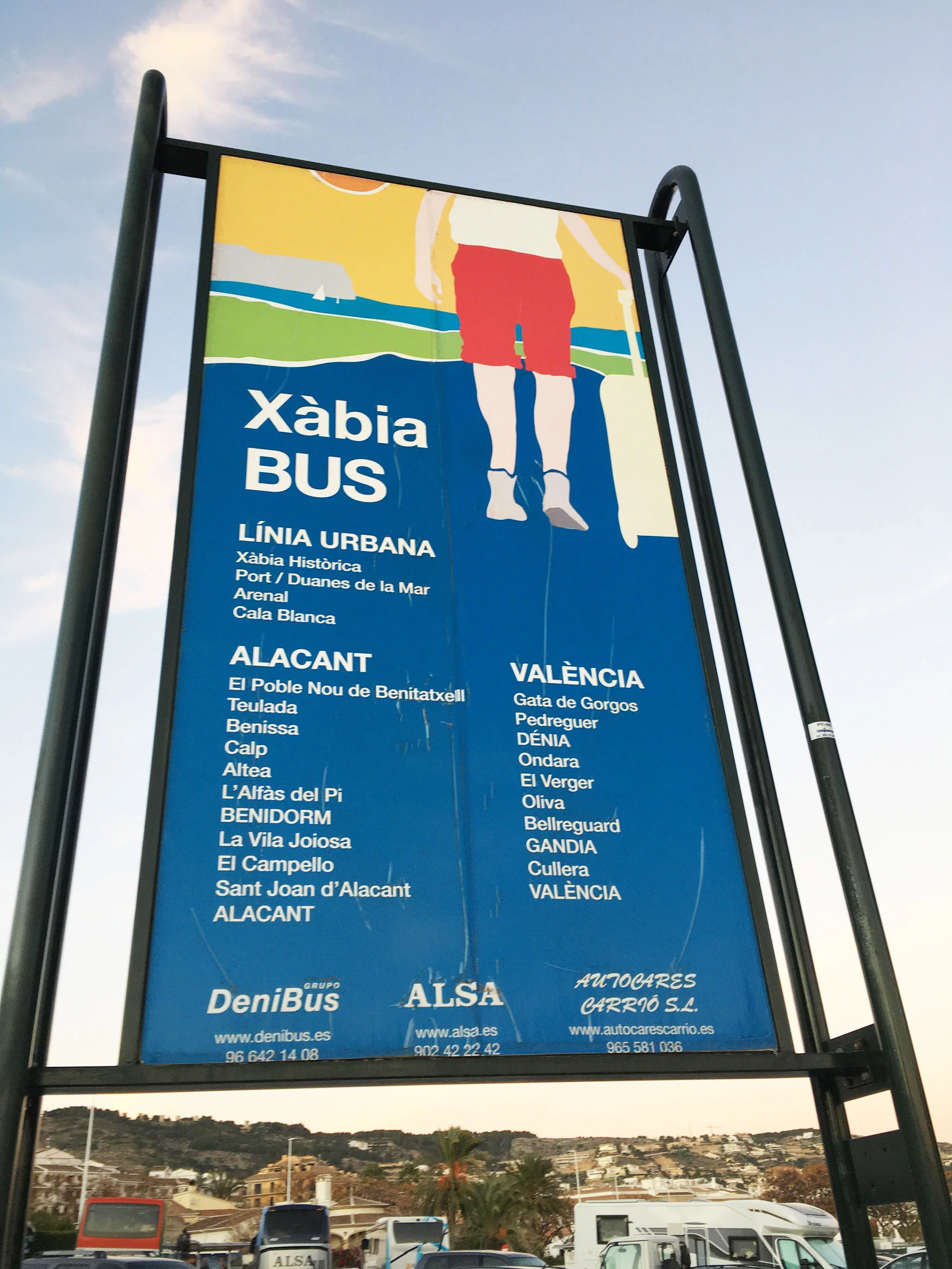 Cartel principal en la estación de autobuses de Jávea