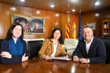 Firma del convenio con el AMPA del Vicente Tena