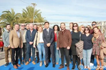 David Ferrer junto a la corporación municipal