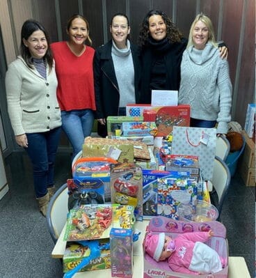 Donación de juguetes del colegio Arenal para el Preventorio infantil de Gandia