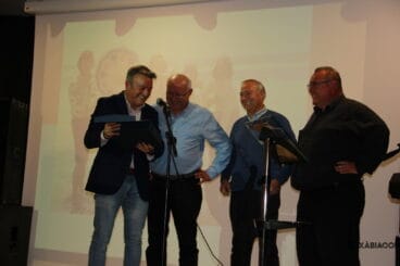 Entrega de la placa conmemorativa