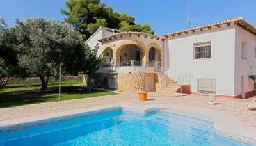 Exterior de un chalet en venta en Jávea – MORAGUESPONS Mediterranean Houses