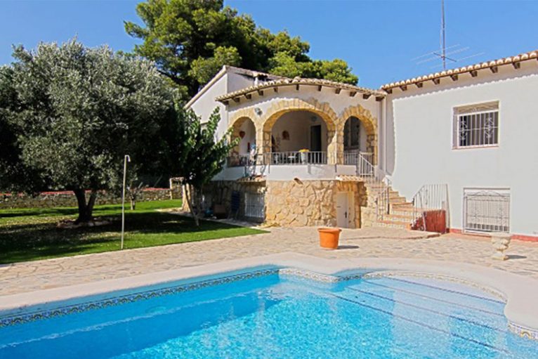 Aussenansicht einer Villa zum Verkauf in Balcón al Mar - MORAGUESPONS Mediterrane Häuser